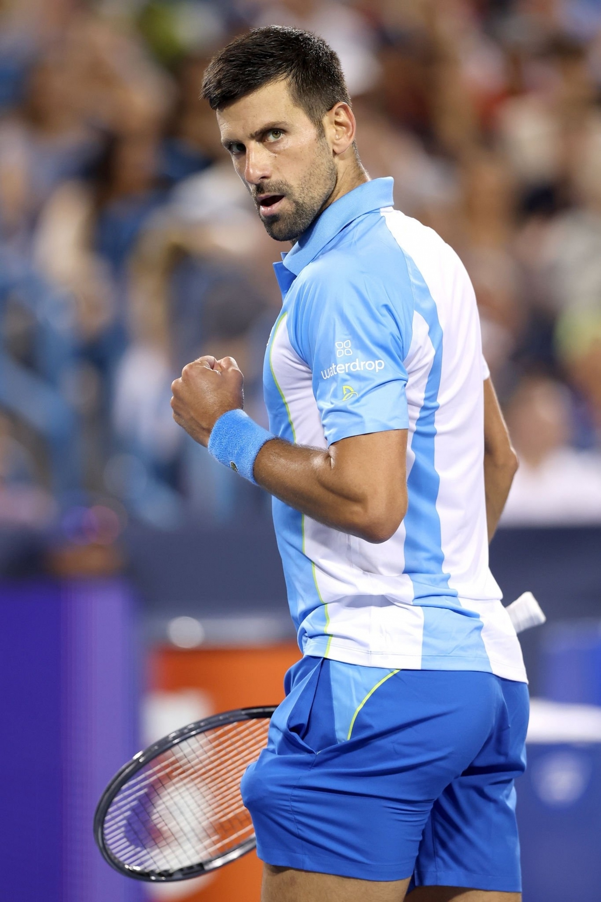  德约科维奇打篮球 爱游戏官方网页版