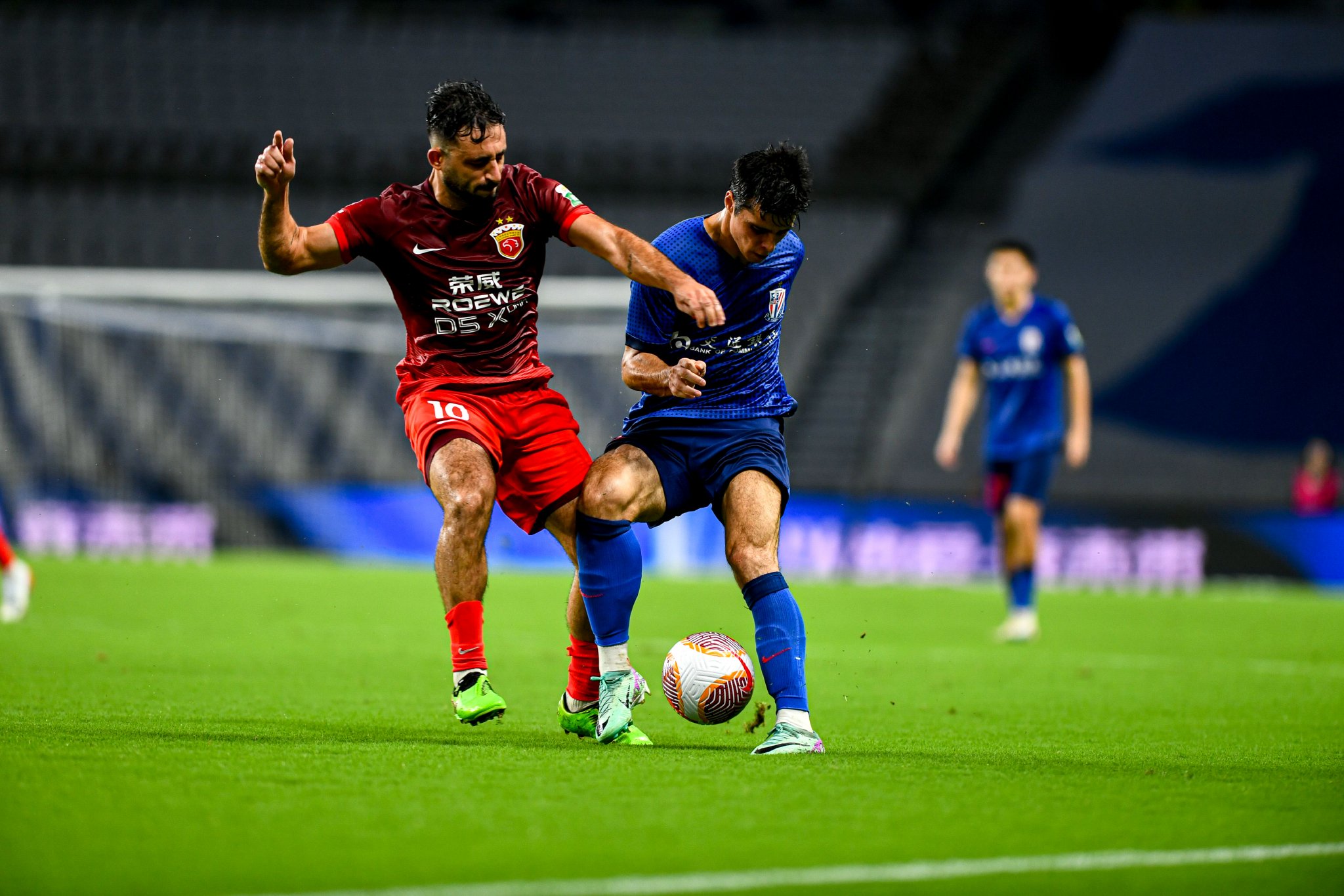 今晨体能课后，上海海港外线爆发备战欧超杯，媒体盛赞，赛季目标并未改变的简单介绍爱游戏体育网页版入口